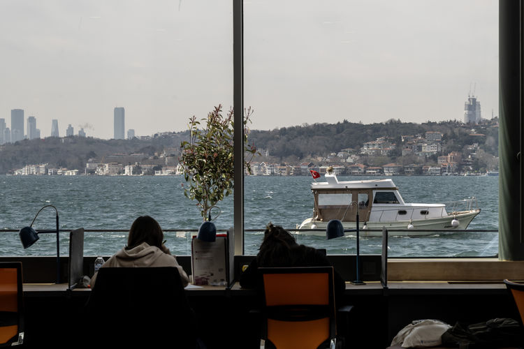 Başım Köpük Köpük Bulut — İstanbul'un manzaralı kütüphaneleri