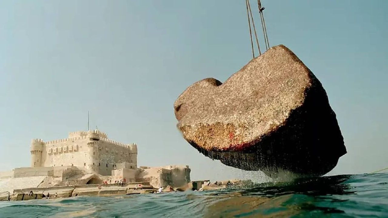 İskenderiye Feneri 1.600 Yıl Sonra Denizden Yükseliyor